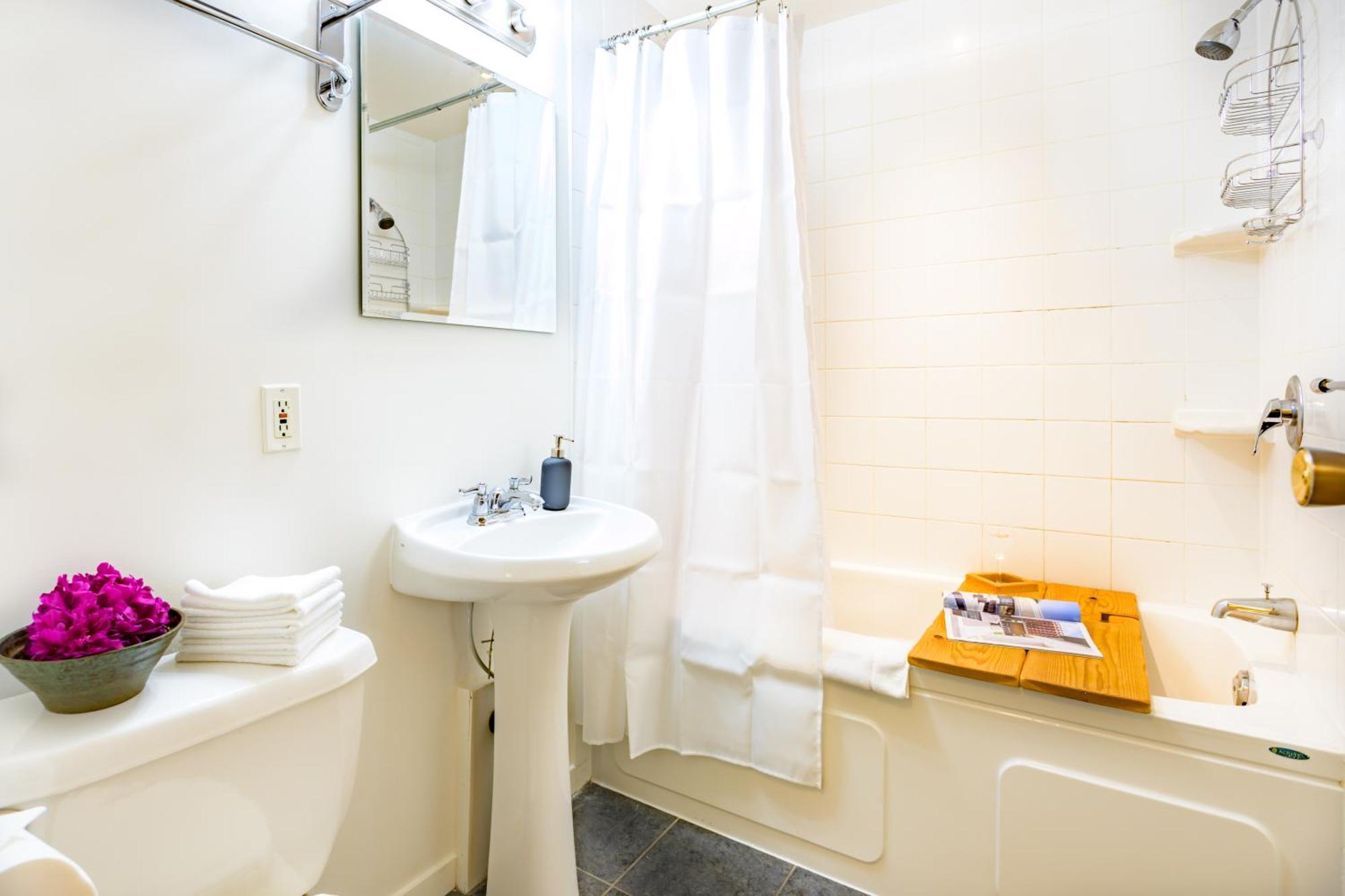 Charming 1 Bdrm View Suite Vancouver Buitenkant foto